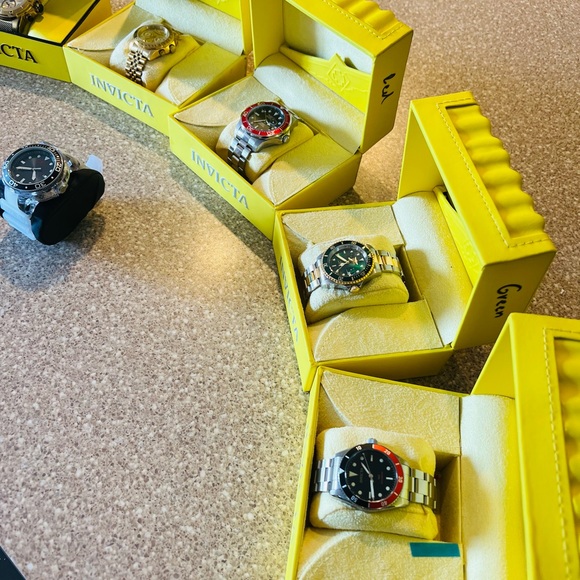 Seven men’s Invicta watches for sale. MUST GO! - Picture 2 of 10